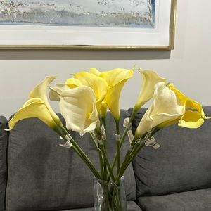 Artificial calla lilies